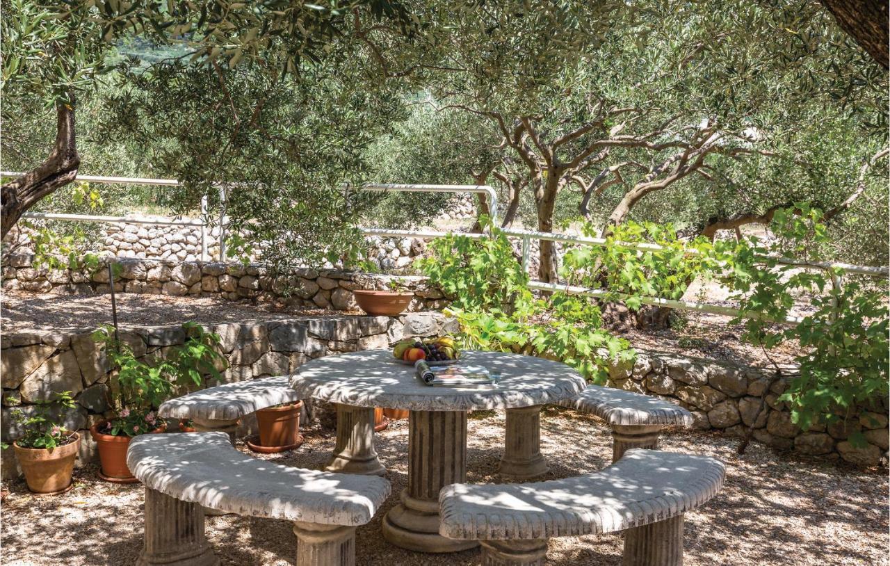Cozy Apartment In Makarska With Kitchen 外观 照片