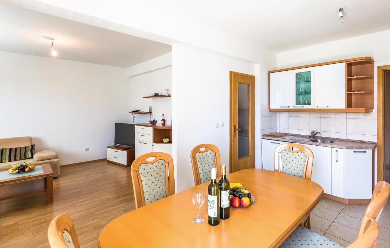Cozy Apartment In Makarska With Kitchen 外观 照片