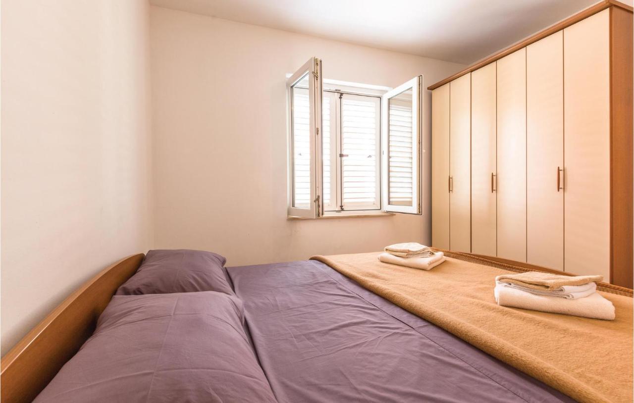 Cozy Apartment In Makarska With Kitchen 外观 照片