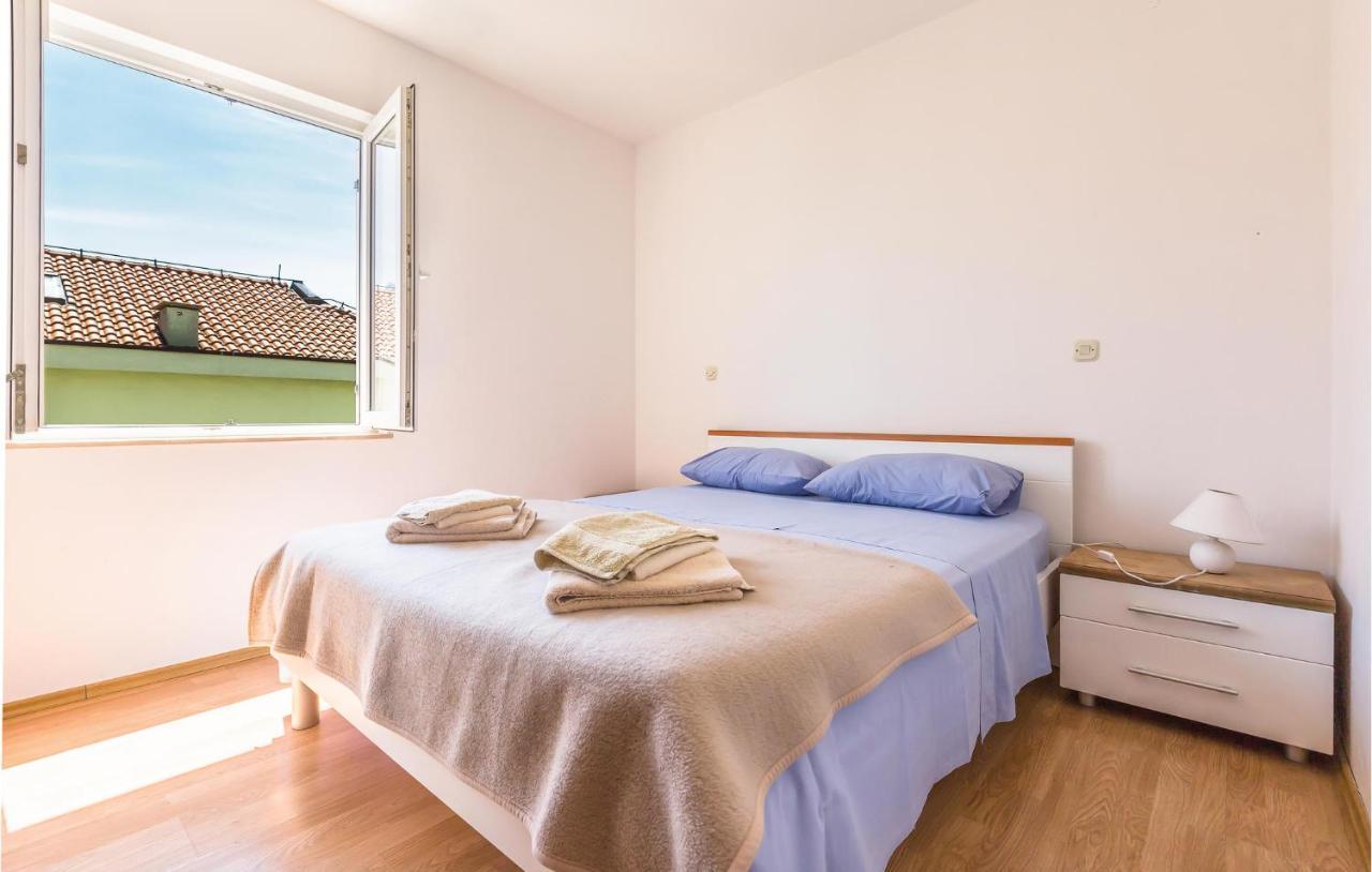 Cozy Apartment In Makarska With Kitchen 外观 照片